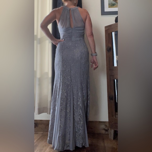 Nightway full length, silver lace and tulle evening or event dress Size 6 - Picture 4 of 7